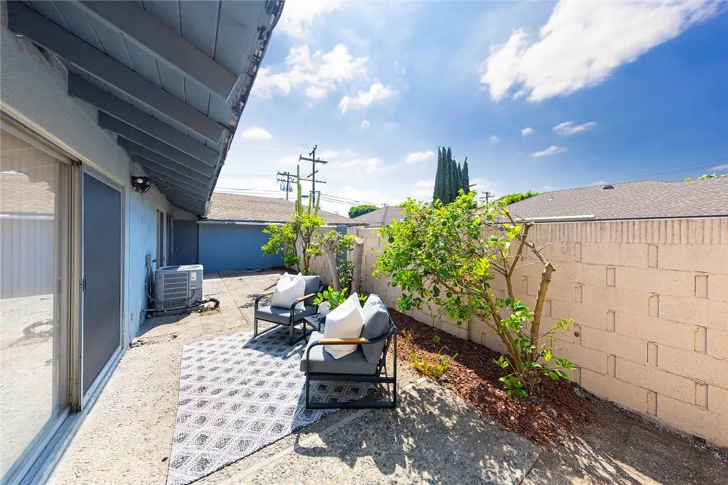 1830 E 19th Street 3, Santa Ana, California 92705 home-pic-19