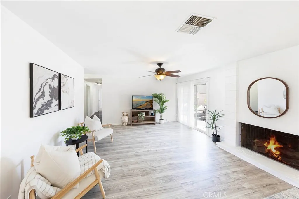 1830 E 19th Street 3, Santa Ana, California 92705 home-pic-2