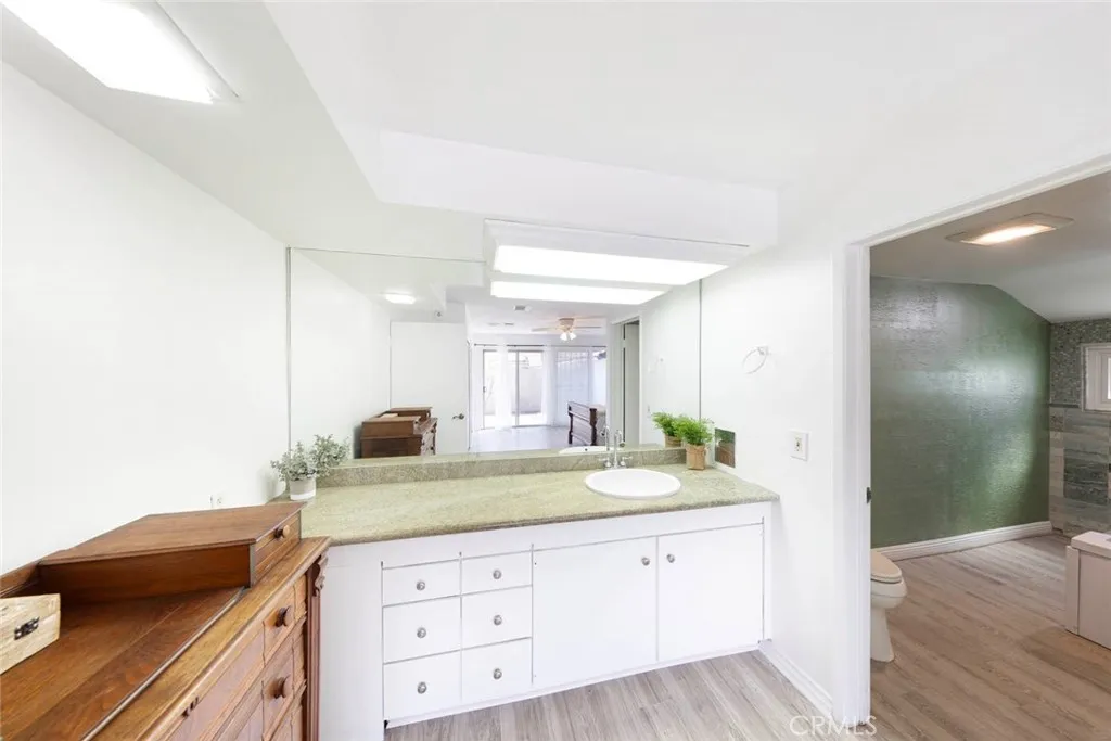 1830 E 19th Street 3, Santa Ana, California 92705 home-pic-24