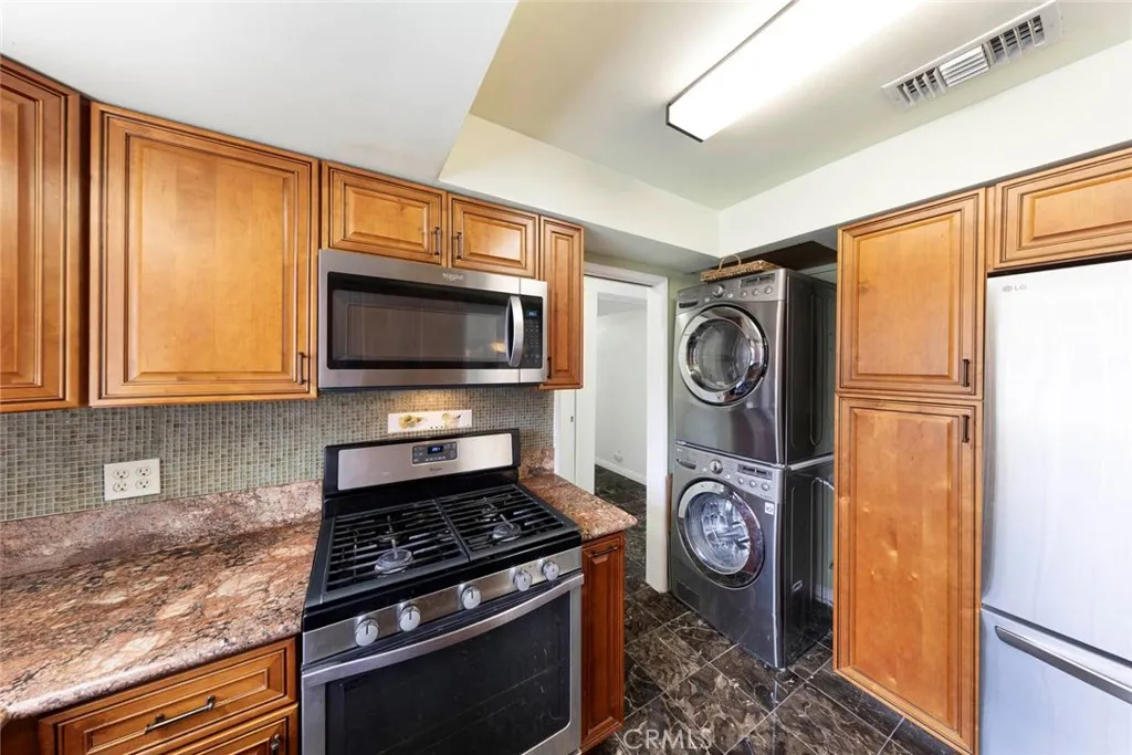 1830 E 19th Street 3, Santa Ana, California 92705 home-pic-12