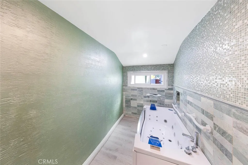 1830 E 19th Street 3, Santa Ana, California 92705 home-pic-25