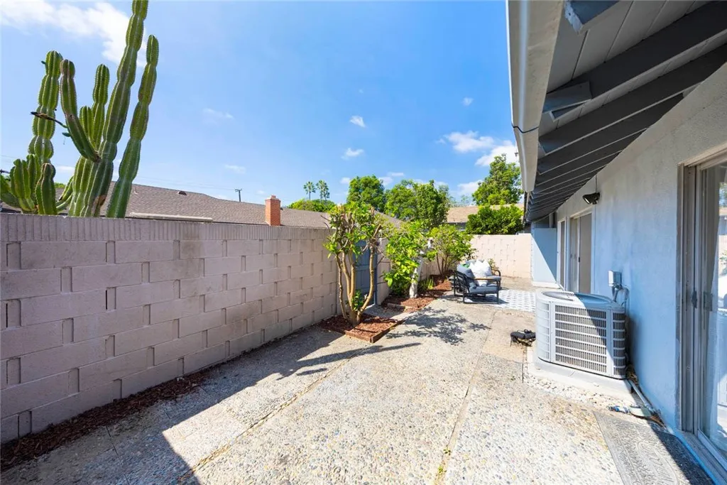 1830 E 19th Street 3, Santa Ana, California 92705 home-pic-20