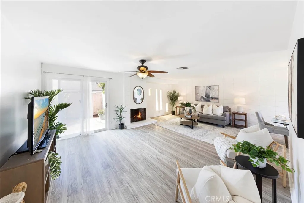 1830 E 19th Street 3, Santa Ana, California 92705 home-pic-0