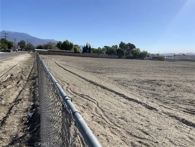 Fully fenced.