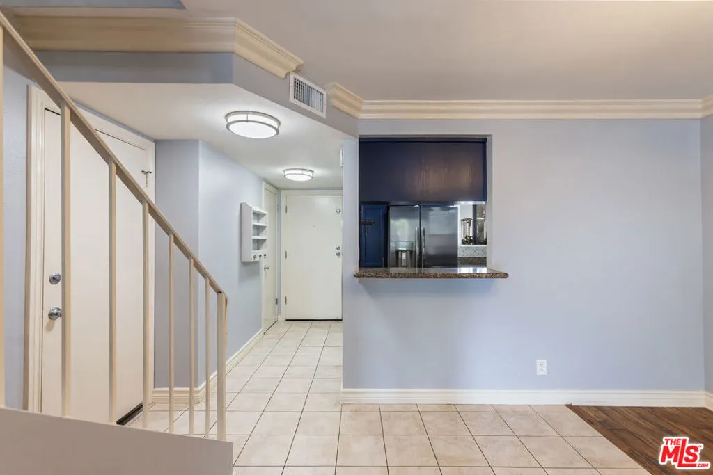 15215 Magnolia Boulevard 131, Sherman Oaks, California 91403 home-pic-9