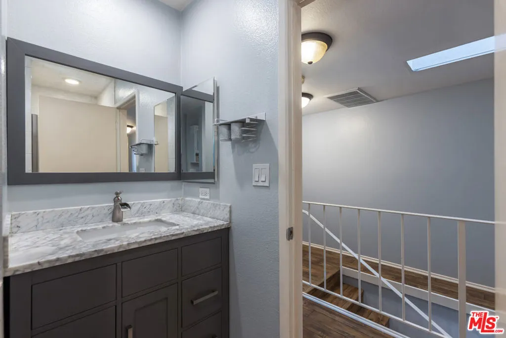15215 Magnolia Boulevard 131, Sherman Oaks, California 91403 home-pic-16