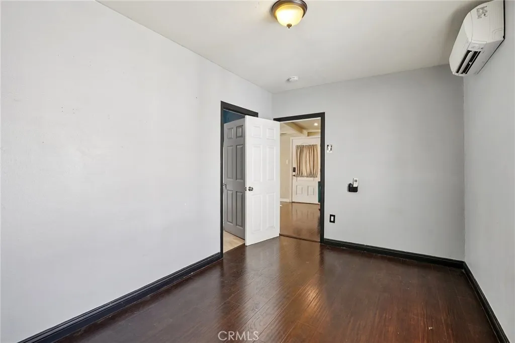1211 E Leigh Court, Long Beach, California 90806 home-pic-18