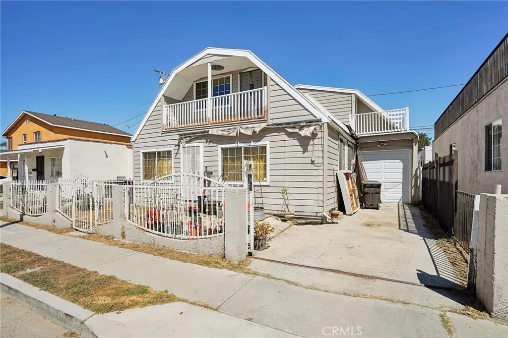 1211 E Leigh Court, Long Beach, California 90806 home-pic-1