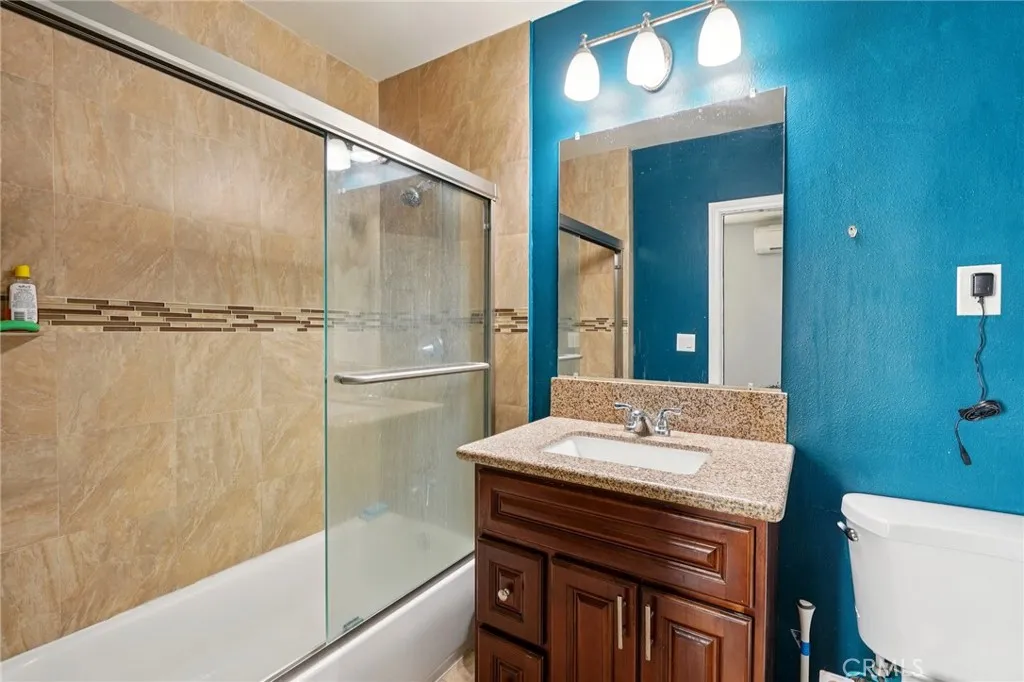1211 E Leigh Court, Long Beach, California 90806 home-pic-17