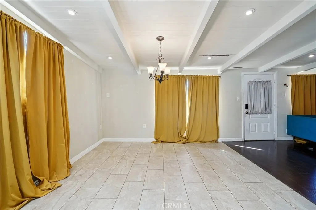1211 E Leigh Court, Long Beach, California 90806 home-pic-9