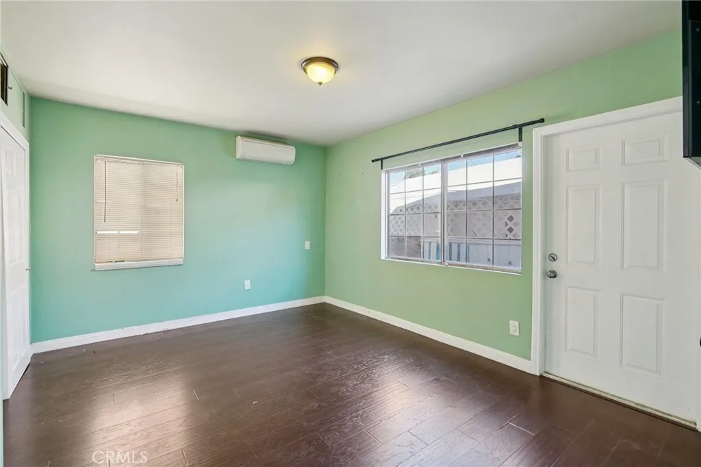1211 E Leigh Court, Long Beach, California 90806 home-pic-19