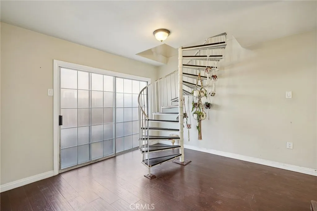 1211 E Leigh Court, Long Beach, California 90806 home-pic-15