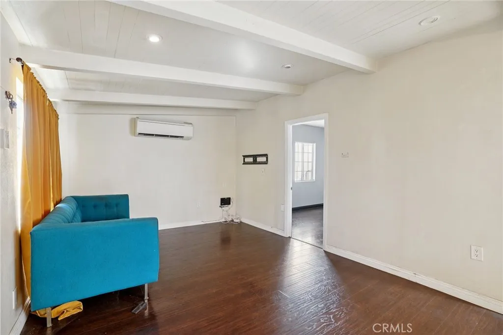 1211 E Leigh Court, Long Beach, California 90806 home-pic-12