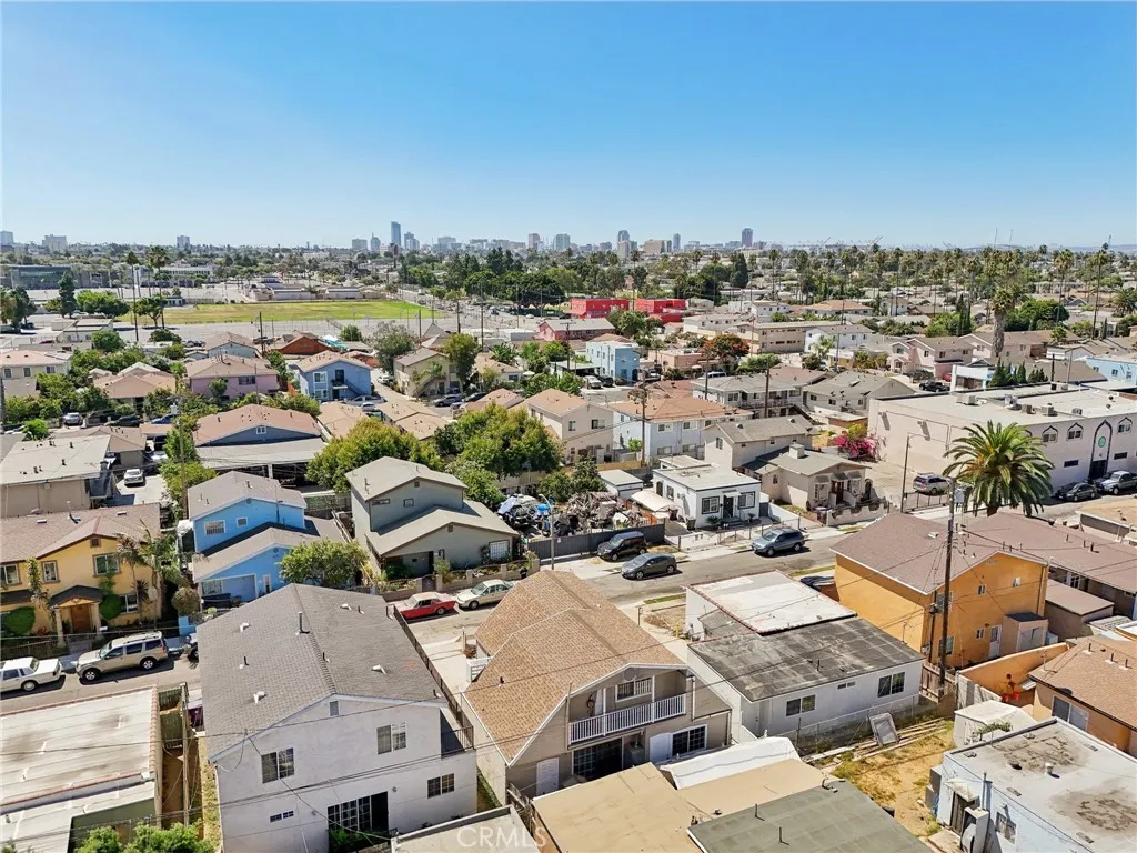 1211 E Leigh Court, Long Beach, California 90806 home-pic-38
