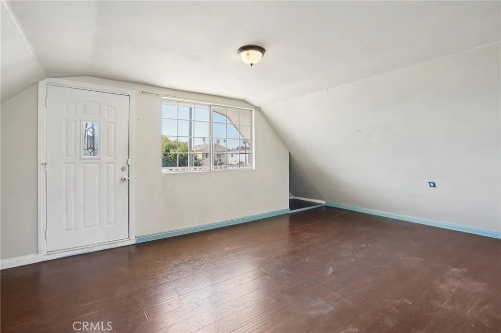 1211 E Leigh Court, Long Beach, California 90806 home-pic-26