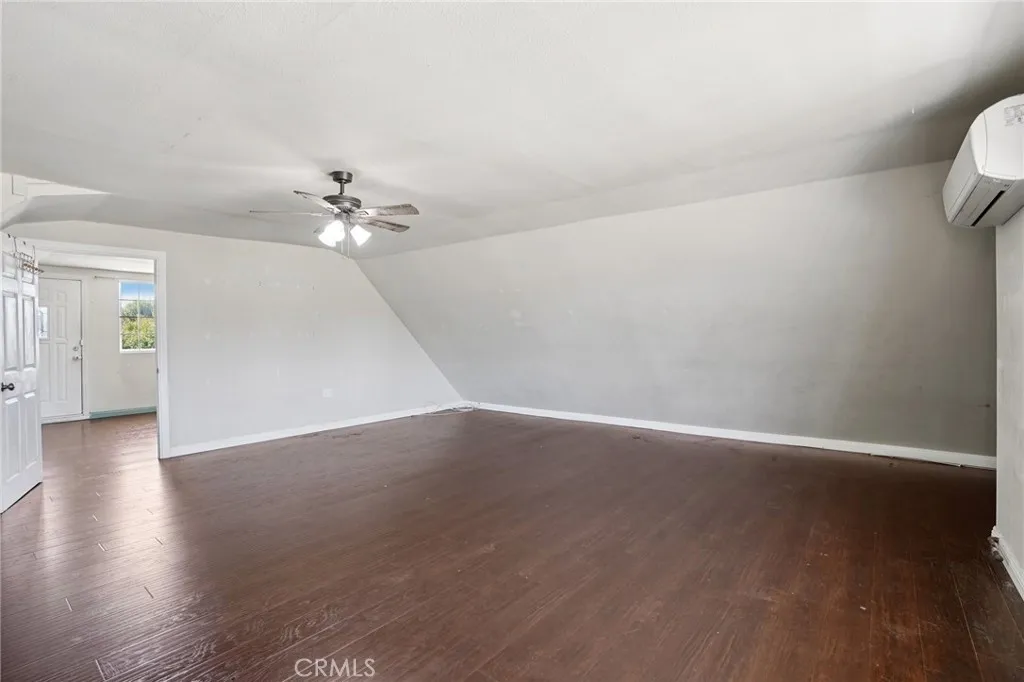 1211 E Leigh Court, Long Beach, California 90806 home-pic-21