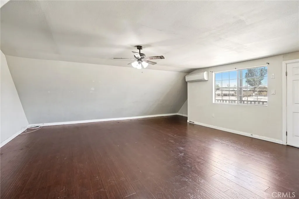 1211 E Leigh Court, Long Beach, California 90806 home-pic-23