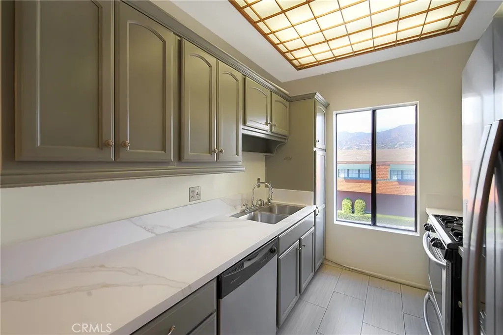 409 Burchett Street 315, Glendale, California 91203 home-pic-12