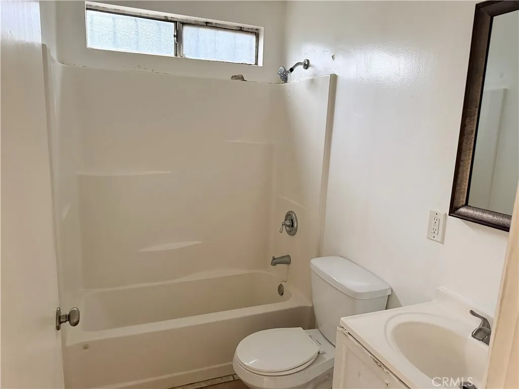 146 83rd Street, Los Angeles, California 90003 home-pic-12