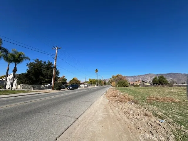 Northbound of Santa Fe Ave.