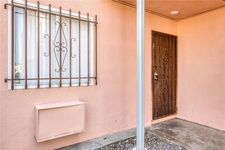 2672 Redondo Blvd, Los Angeles, California 90016