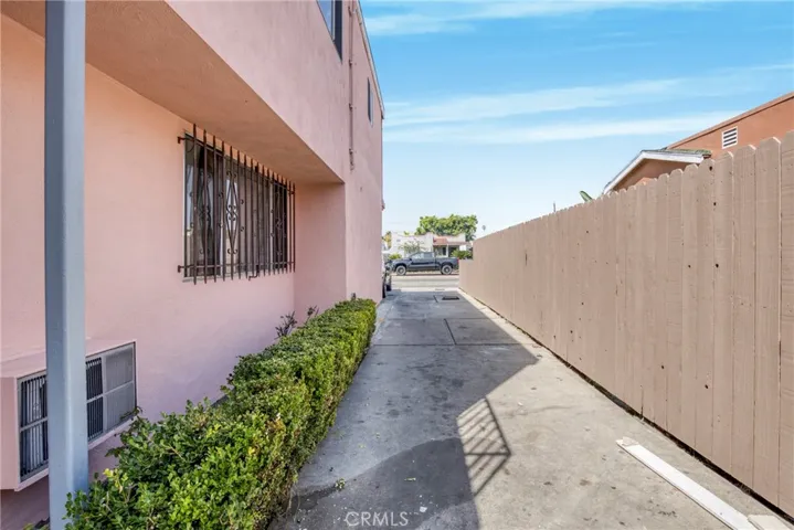 2672 Redondo Blvd, Los Angeles, California 90016