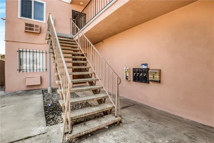 2672 Redondo Blvd, Los Angeles, California 90016