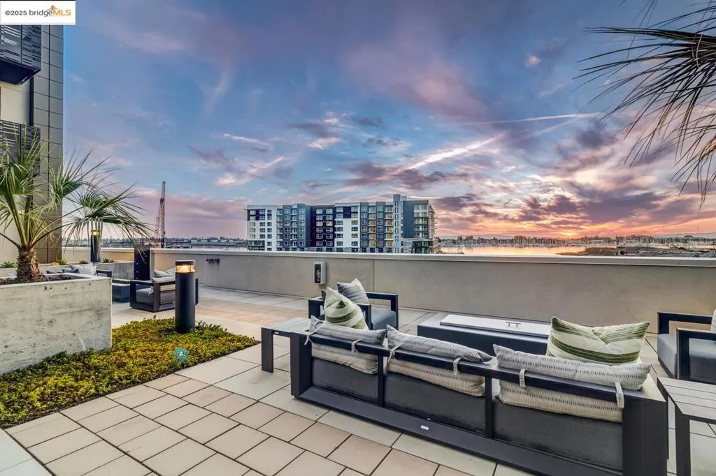 260 Brooklyn Basin Way 540, Oakland, California 94606 home-pic-26