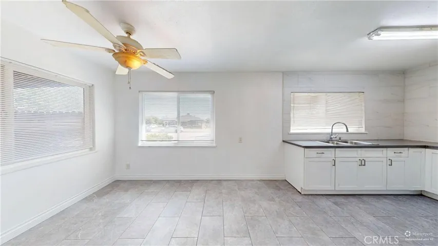 Kitchen with Eat In Ell