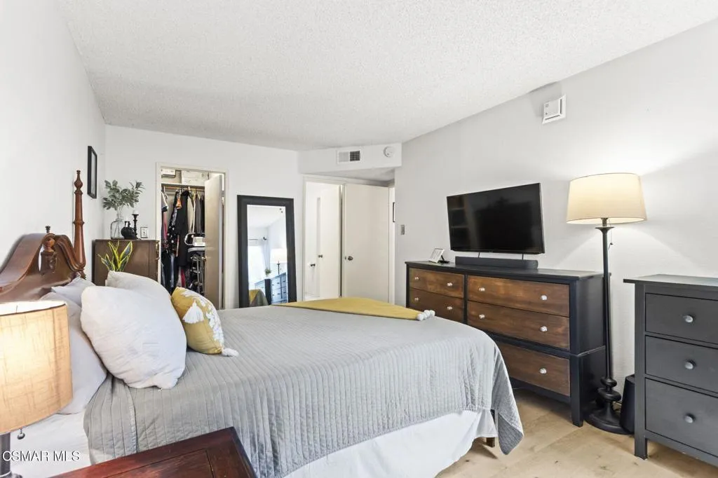 5700 Etiwanda Avenue 248, Tarzana, California 91356 home-pic-20