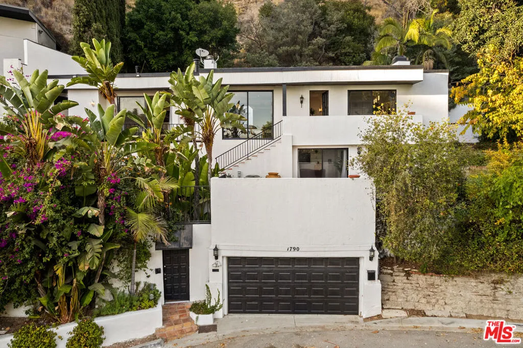 1790 Viewmont Drive, Los Angeles, California 90069 home-pic-2