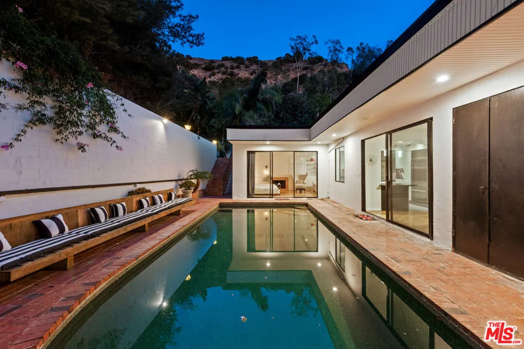 1790 Viewmont Drive, Los Angeles, California 90069 home-pic-12