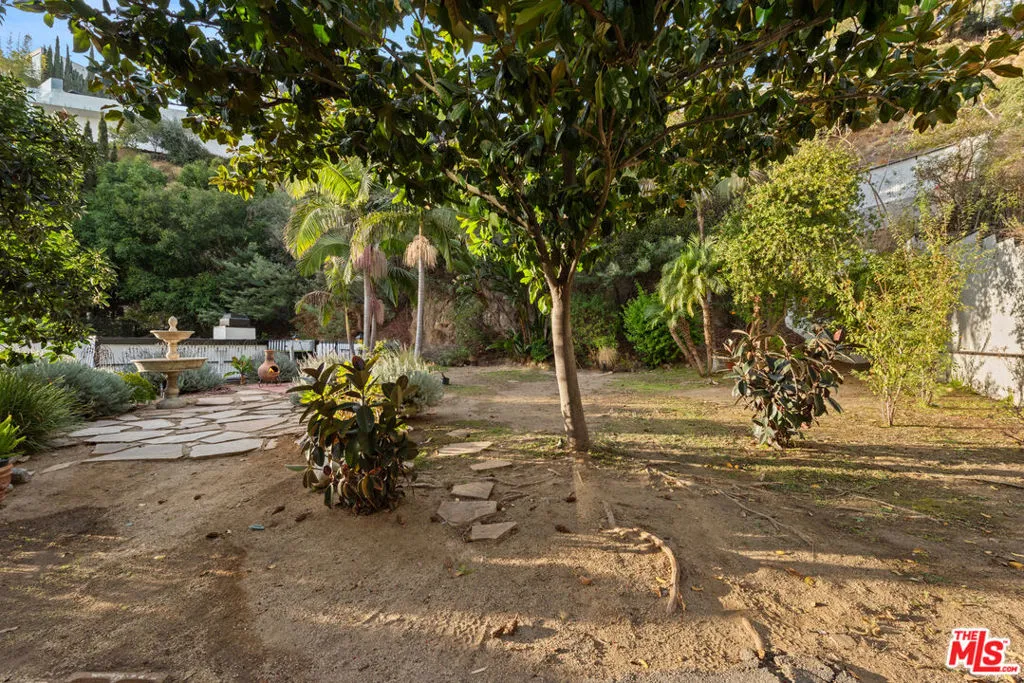 1790 Viewmont Drive, Los Angeles, California 90069 home-pic-29