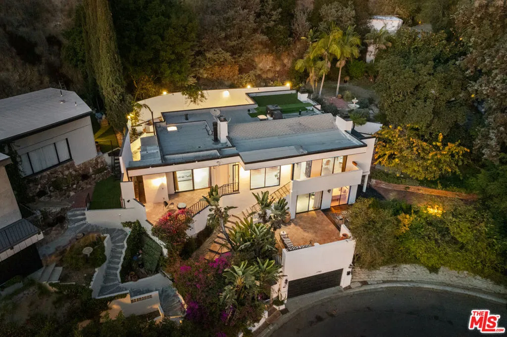 1790 Viewmont Drive, Los Angeles, California 90069 home-pic-33
