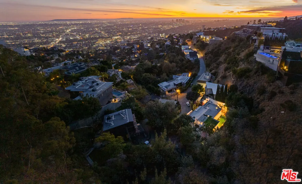 1790 Viewmont Drive, Los Angeles, California 90069 home-pic-31