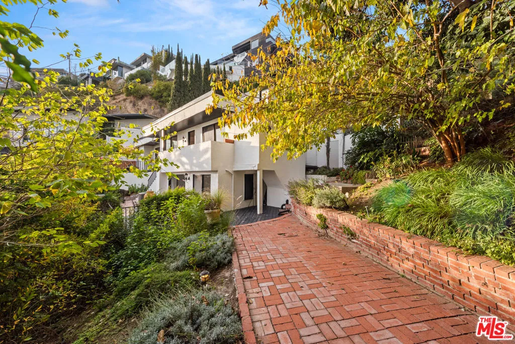 1790 Viewmont Drive, Los Angeles, California 90069 home-pic-3