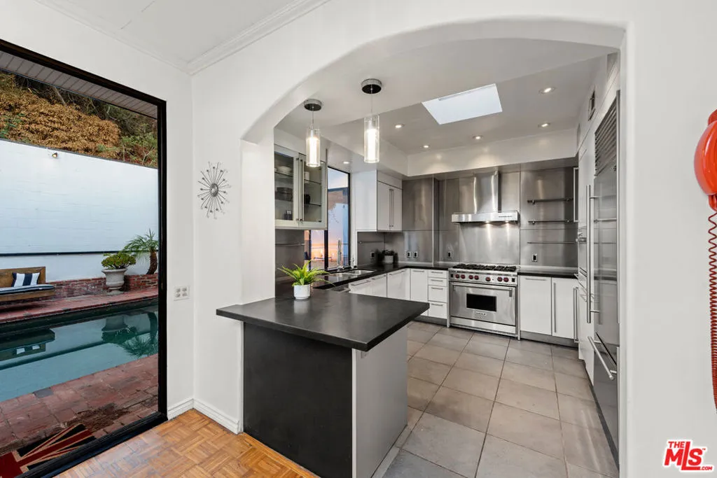 1790 Viewmont Drive, Los Angeles, California 90069 home-pic-11