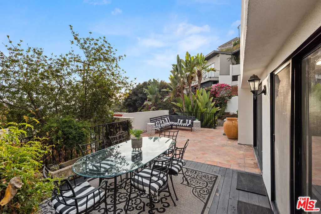 1790 Viewmont Drive, Los Angeles, California 90069 home-pic-23