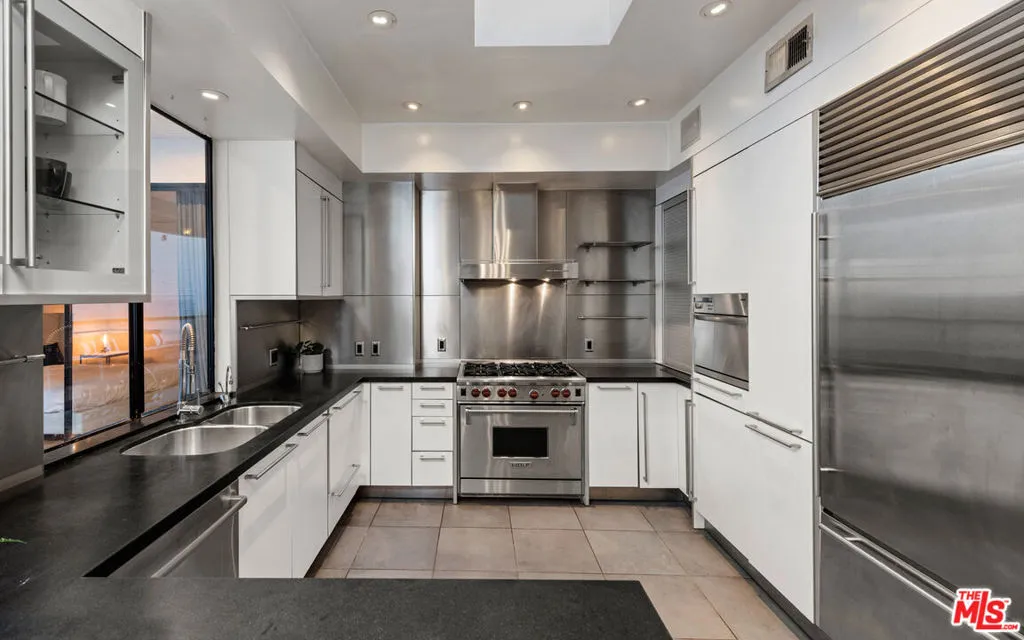 1790 Viewmont Drive, Los Angeles, California 90069 home-pic-8