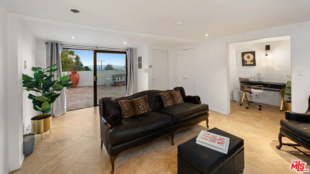 1790 Viewmont Drive, Los Angeles, California 90069 home-pic-25