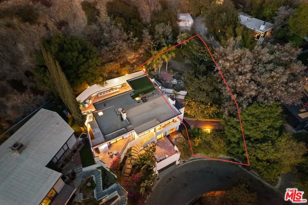 1790 Viewmont Drive, Los Angeles, California 90069 home-pic-1
