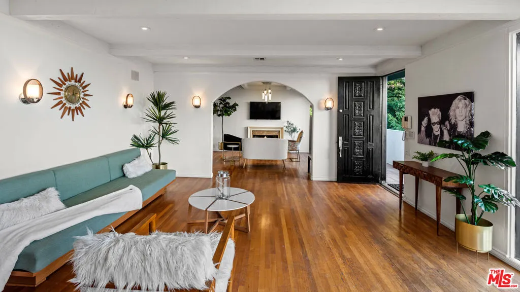 1790 Viewmont Drive, Los Angeles, California 90069 home-pic-4