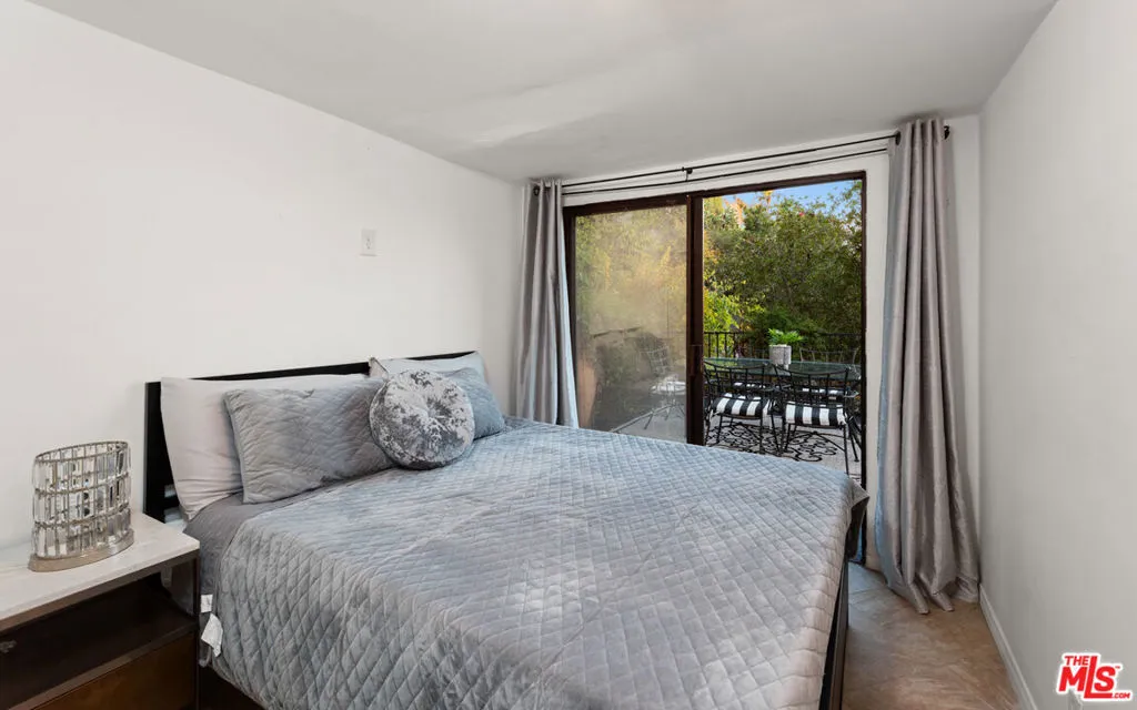 1790 Viewmont Drive, Los Angeles, California 90069 home-pic-21