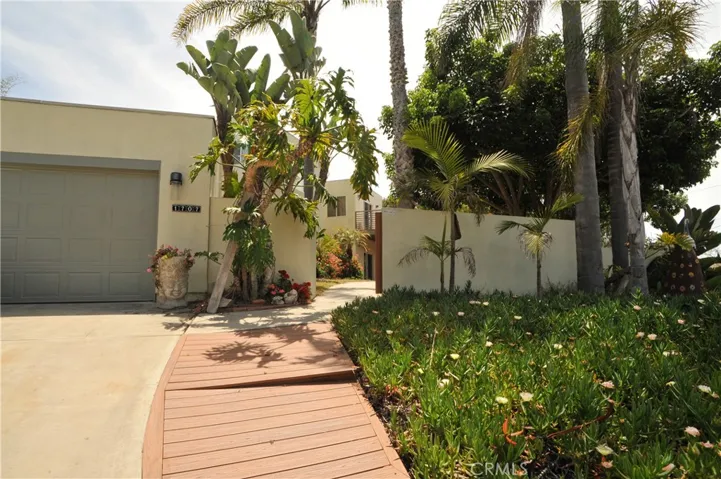 Driveway and gate to front yard