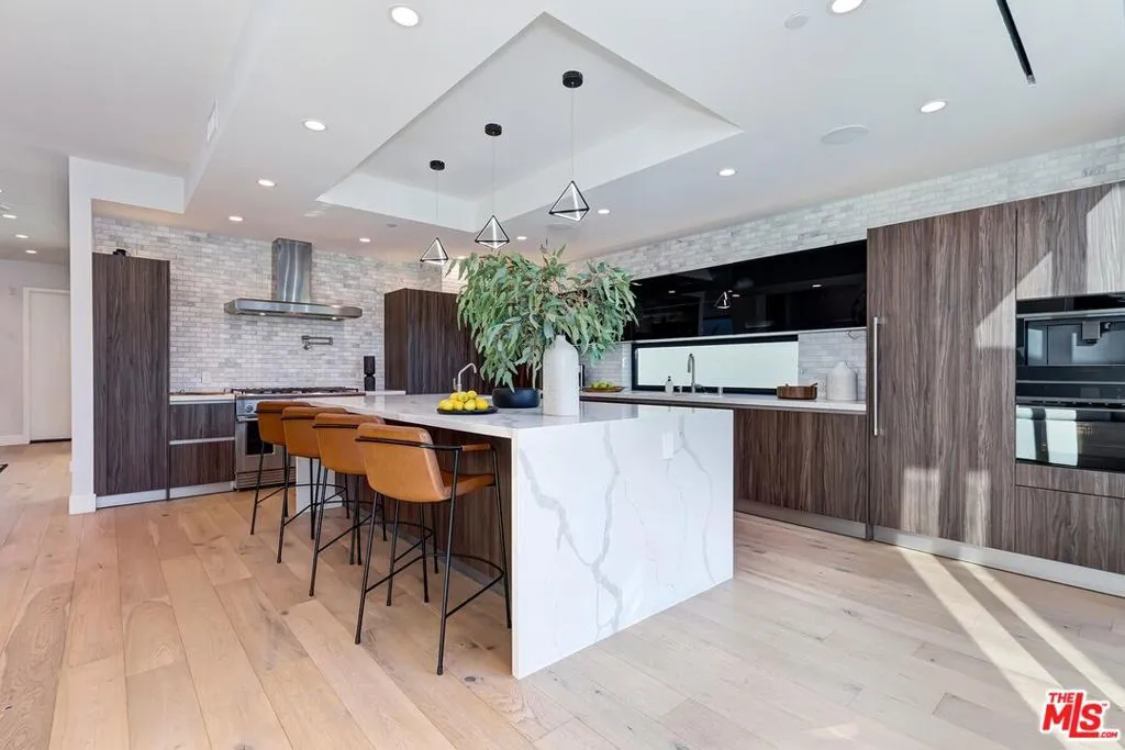 489 S Willaman Drive, Los Angeles, California 90048 home-pic-15