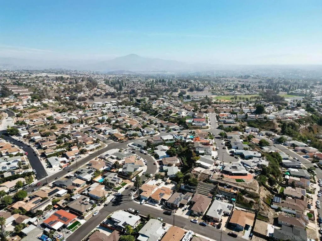 , San Diego, California 92139 home-pic-35