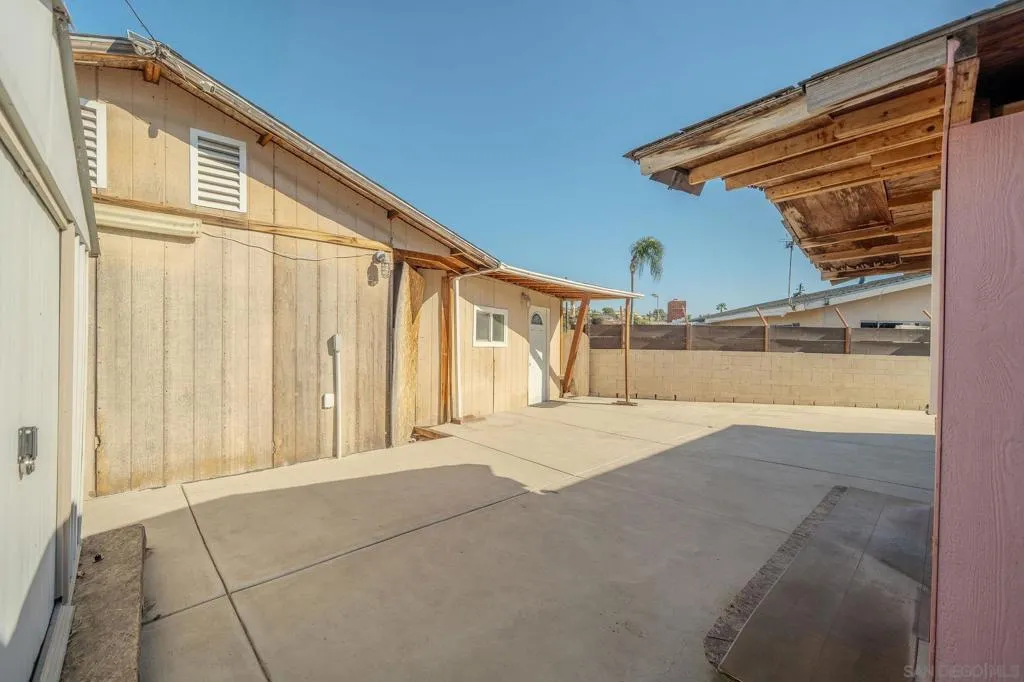 , San Diego, California 92139 home-pic-30