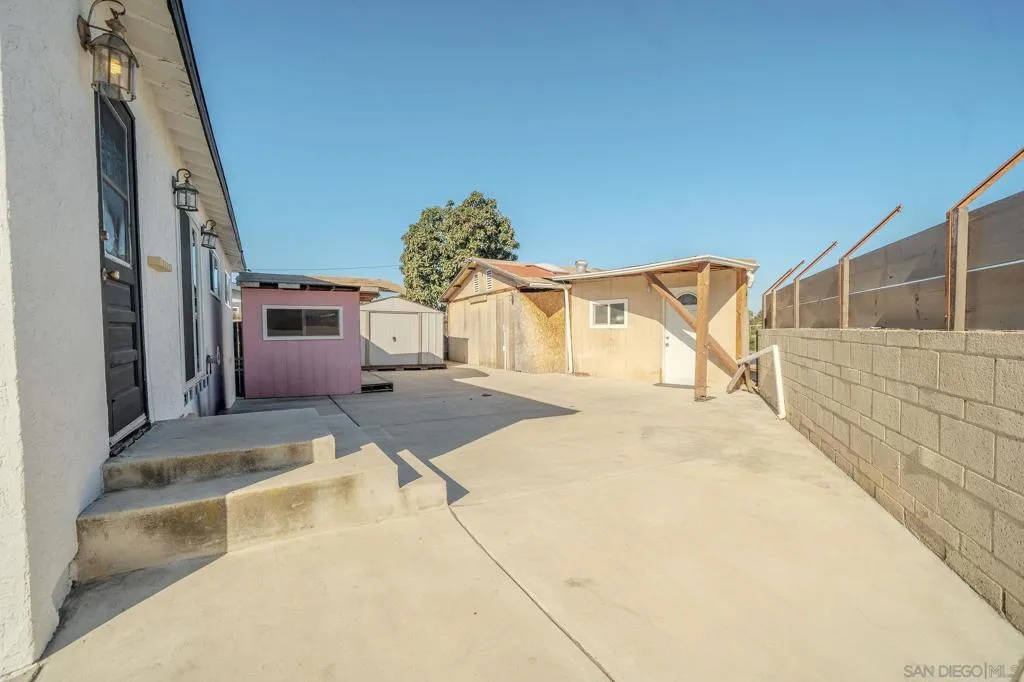 , San Diego, California 92139 home-pic-26