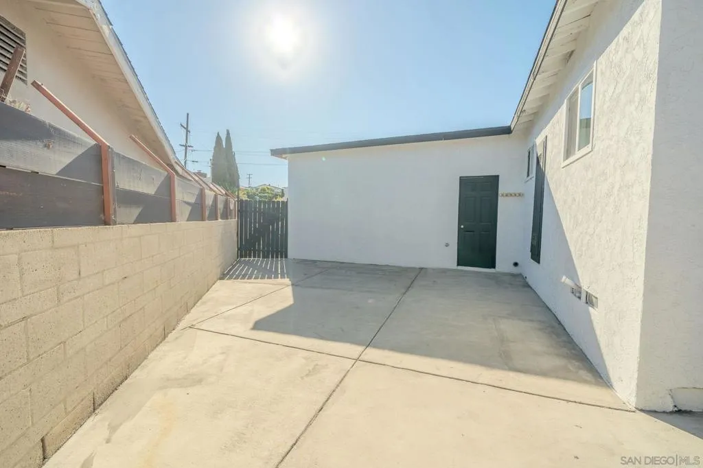 , San Diego, California 92139 home-pic-25