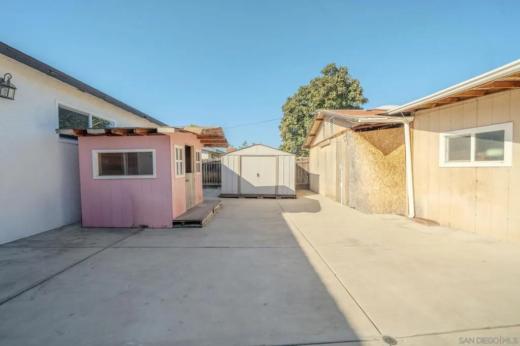 , San Diego, California 92139 home-pic-28